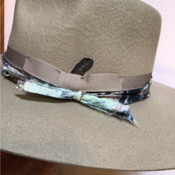 ! Rare Wyeth feather boho rancher - Picture 4 of 5